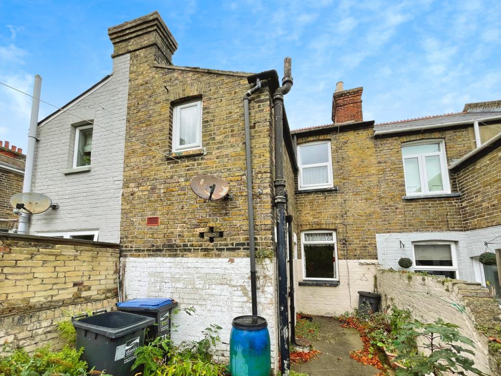 Lot: 80 - MID-TERRACE HOUSE FOR REFURBISHMENT - Rear of property